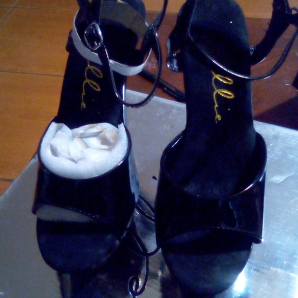 Heels - Picture 2 of 4